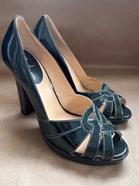 Cole Haan Charlize Dark Green patent leather peep-toe 4.25” pumps. Size 8